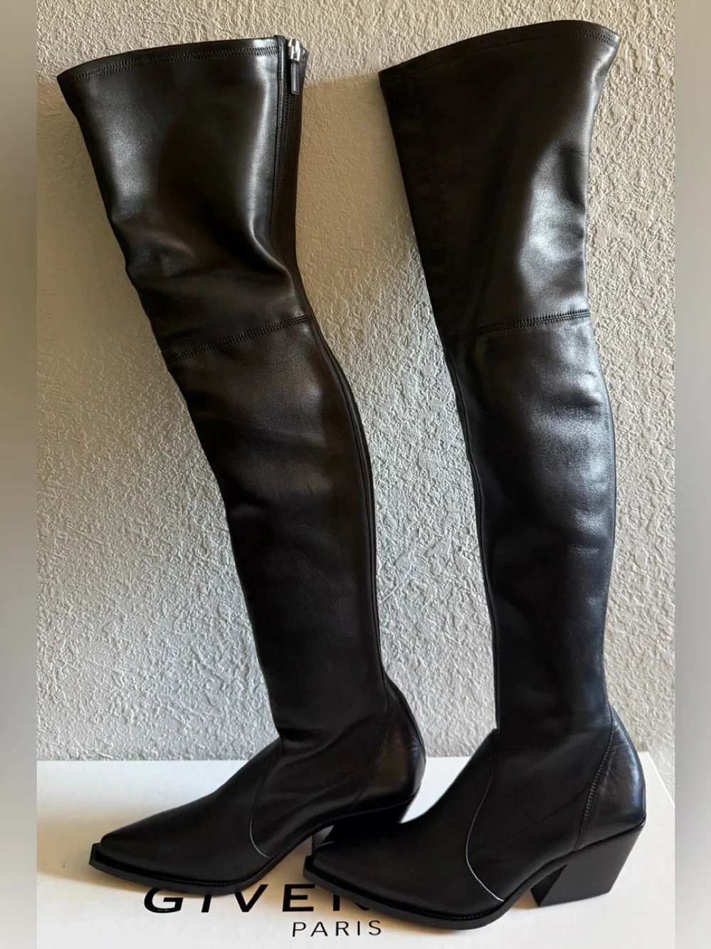 NIB GIVENCHY Black Lambskin Leather Cuissearde CBOY LBOCK